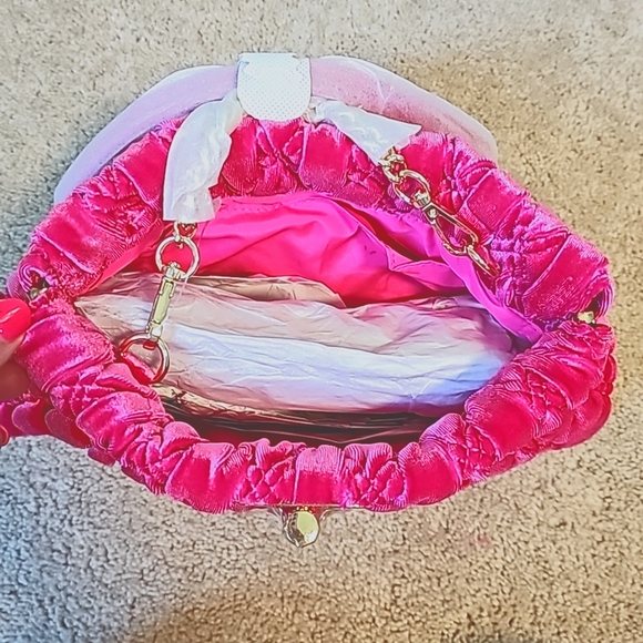 New Lilly Pulitzer velvet quilted clutch - Picture 4 of 6